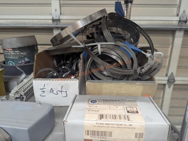 wire-rolling-rack-w/-assorted-shop-supplies-image-13