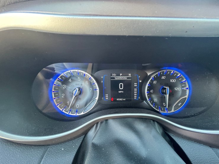 #1515-•-2020-chrysler-voyager-mini-van-(has-wi-title)-image-8