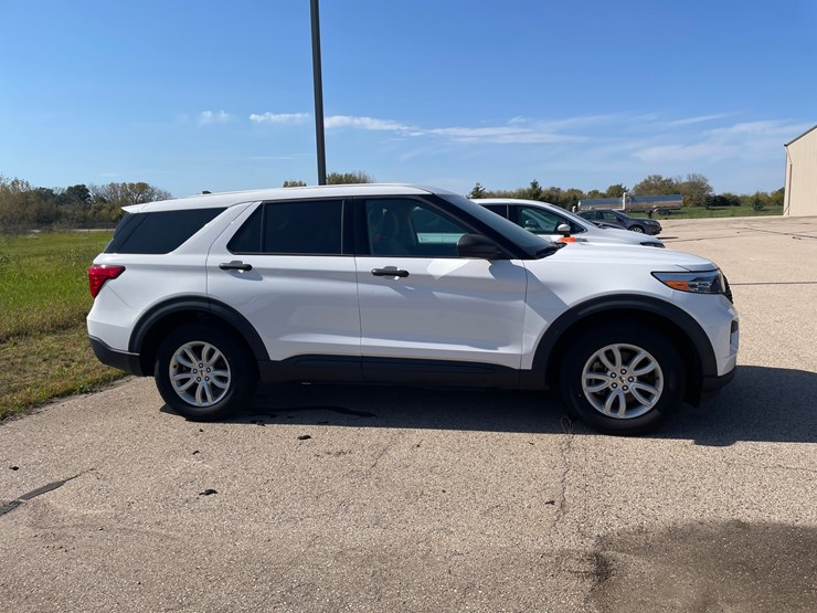 #1526-•-2021-ford-explorer-awd-suv-(has-wi-title)-image-24