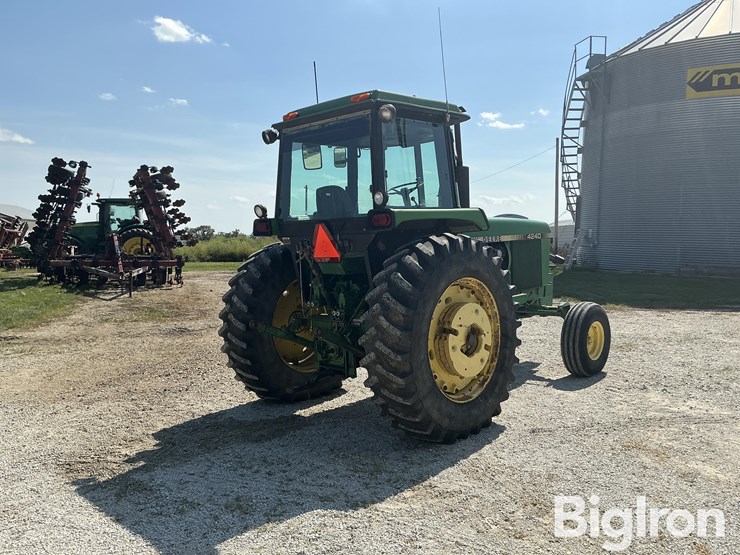 1981-john-deere-4240-2wd-tractor-image-5