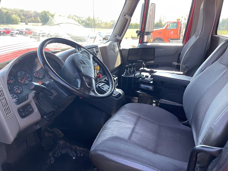 #1503-•-2018-international-7600-quad-axle-dump-truck-(has-wi-title)-with-accessories-image-31
