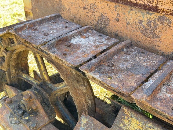 caterpillar-ten-image-41