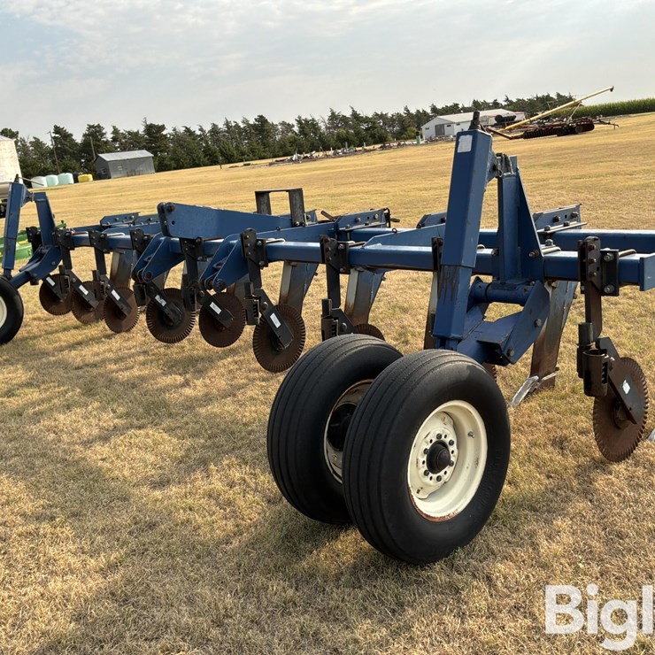 1997 Blu-Jet 3-Pt Sub-Tiller 9-Shank Ripper Plow W/Anhydrous Tubes