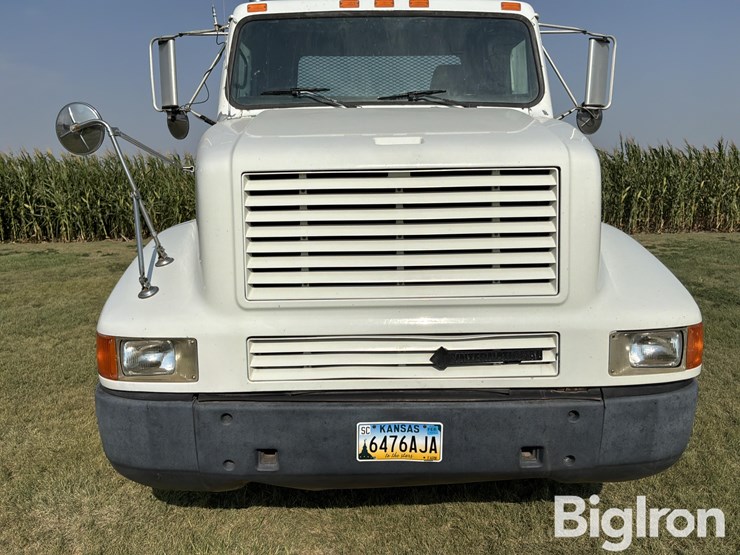 1995-international-8200-t/a-truck-tractor-image-10