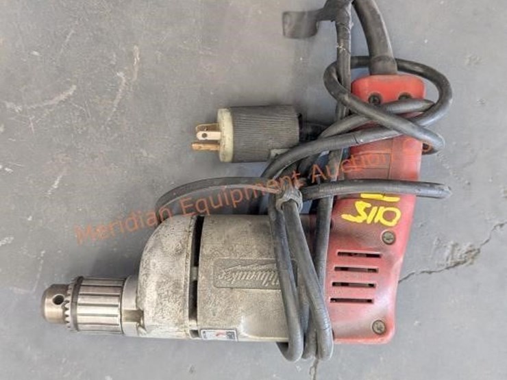 assorted-dewalt-&-milwaukee-drills-image-14