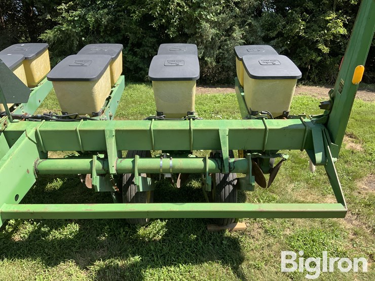 john-deere-7000-6r30"-planter-w/markers-image-17