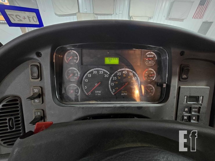 2013-freightliner-business-class-m2-106-image-12