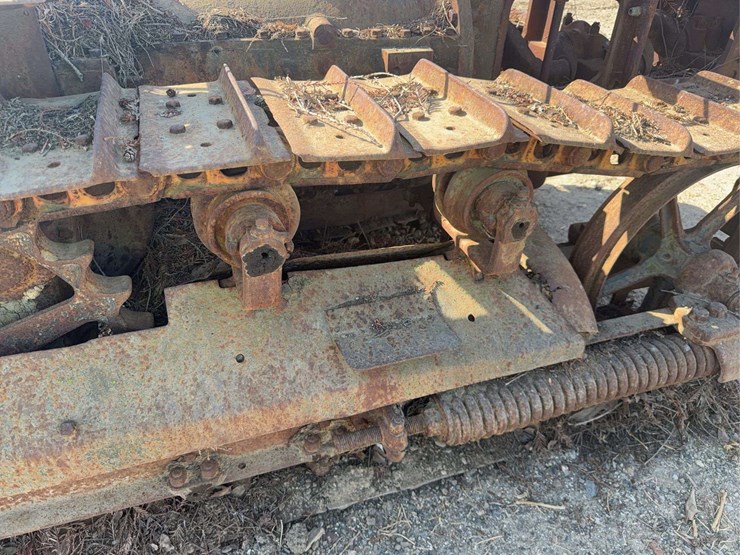 caterpillar-thirty-image-10