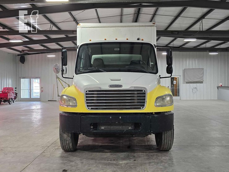 2004-freightliner-business-class-m2-106-image-7