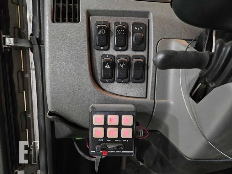 2018-peterbilt-337-image-14