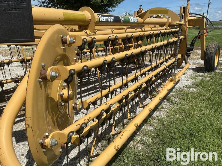 2009-vermeer-r2300-twin-basket-hay-rake-image-20