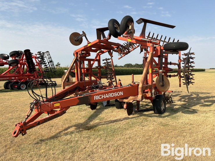 richardson-ae-4-30-4-6x5-sweep-plow-w/sunflower-pickers-image-1