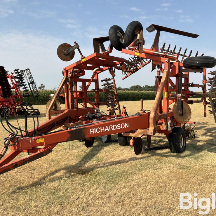 Richardson AE-4-30-4 6x5 Sweep Plow W/Sunflower Pickers