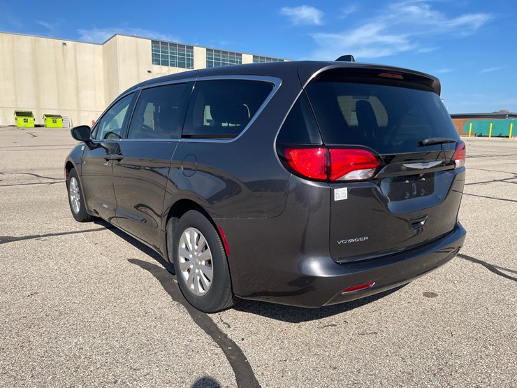 #1519-•-2020-chrysler-voyager-mini-van-(has-wi-title)-image-7