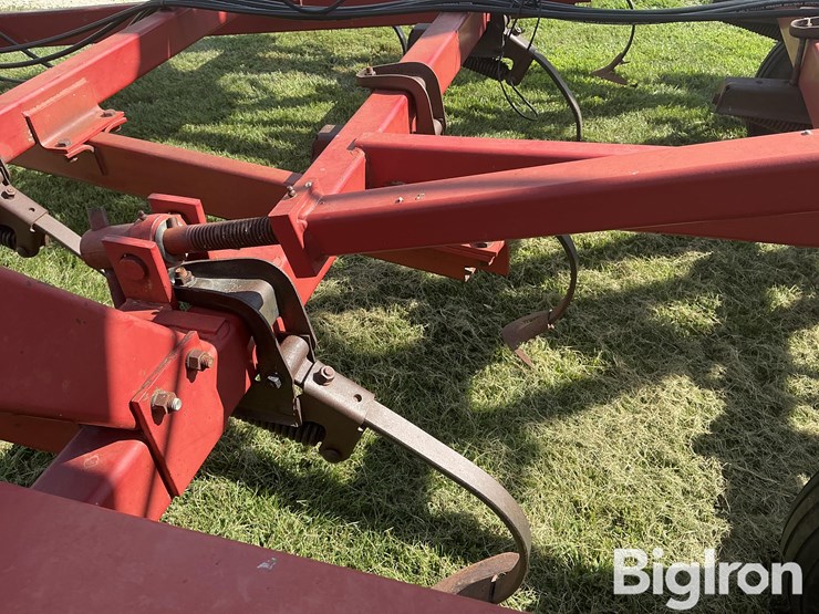 case-ih-4800-vibra-shank-field-cultivator-image-19