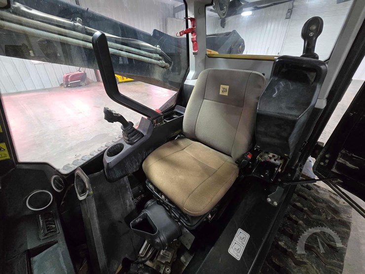 2020-jcb-300t-image-14
