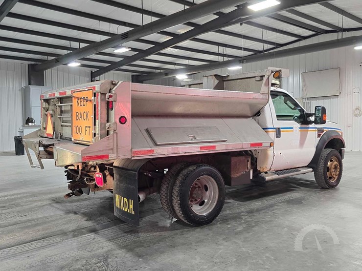 2010-ford-f550-image-3