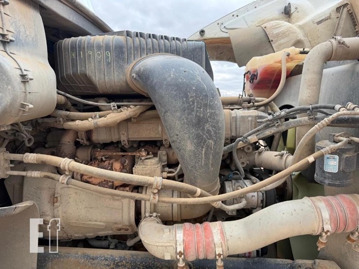 2015-freightliner-122sd-image-30