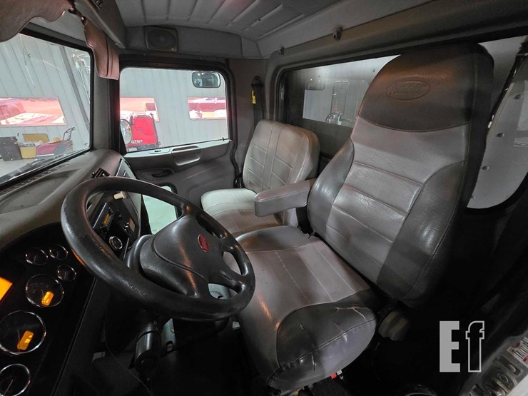 2011-peterbilt-337-image-9