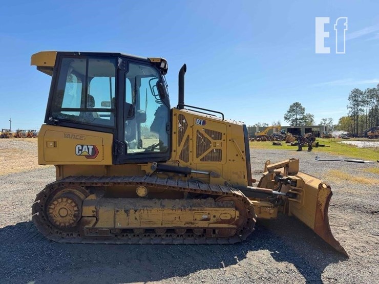 2020-caterpillar-d1-image-5