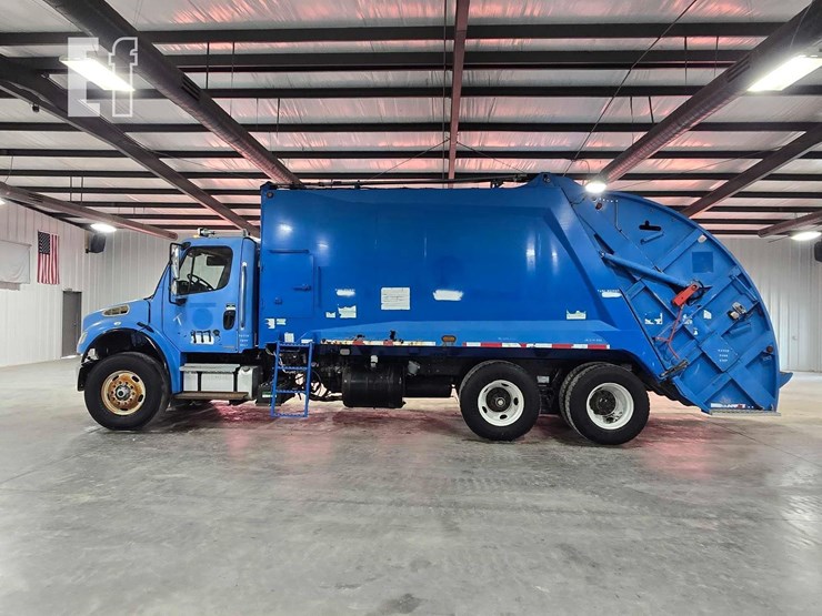 2010-freightliner-business-class-m2-106-image-5