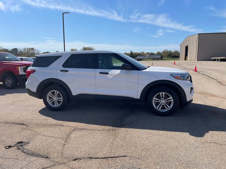 #1529-•-2021-ford-explorer-awd-suv-(has-wi-title)-image-24