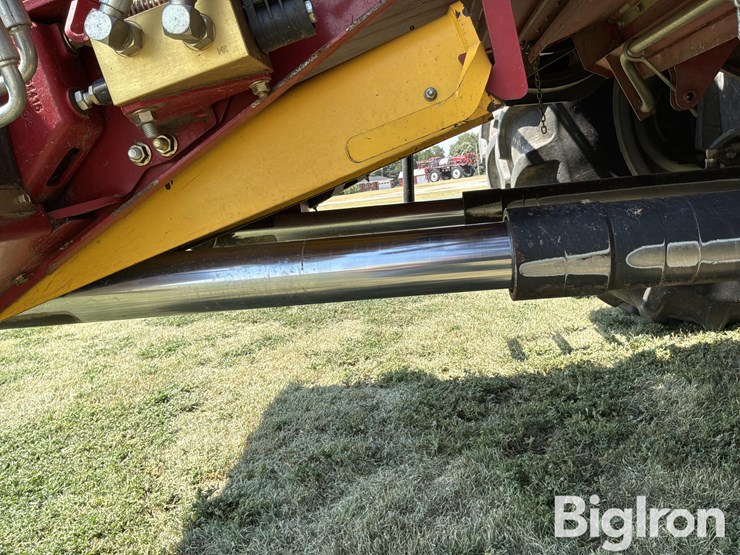 2013-case-ih-7130-axial-flow-2wd-combine-image-14
