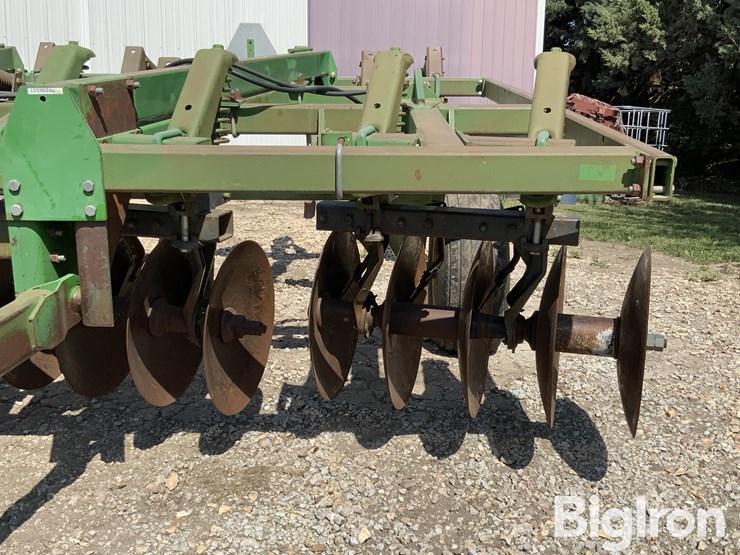 john-deere-712-pull-type-12'-disk-chisel-ripper-image-9