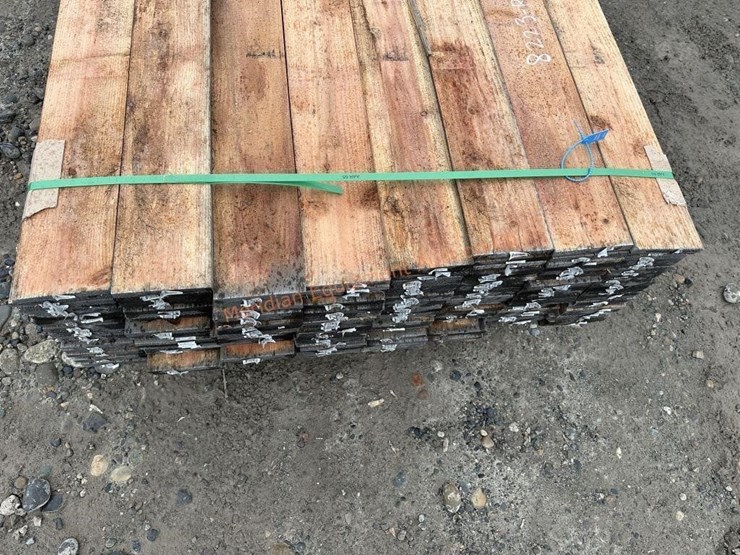 ~168--dog-ear-cedar-fencing-pieces-image-11