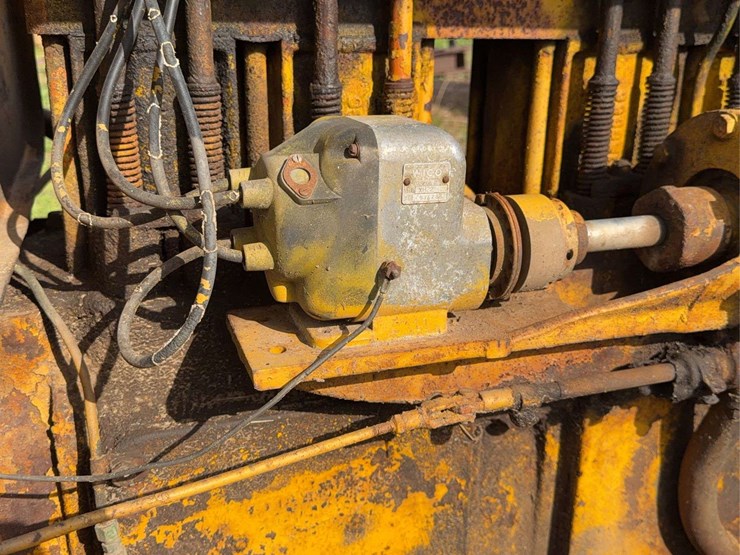 caterpillar-twenty-eight-image-16