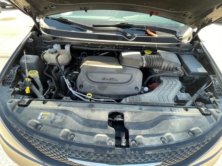 #1517-•-2021-chrysler-voyager-mini-van-(has-wi-title)-image-27