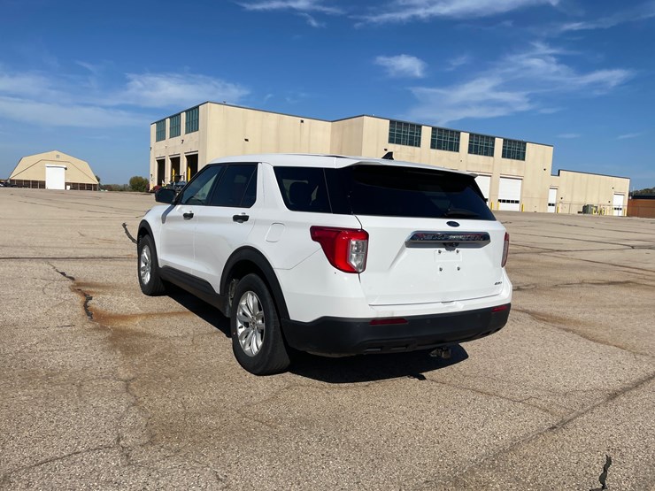 #1528-•-2021-ford-explorer-awd-suv-(has-wi-title)-image-34