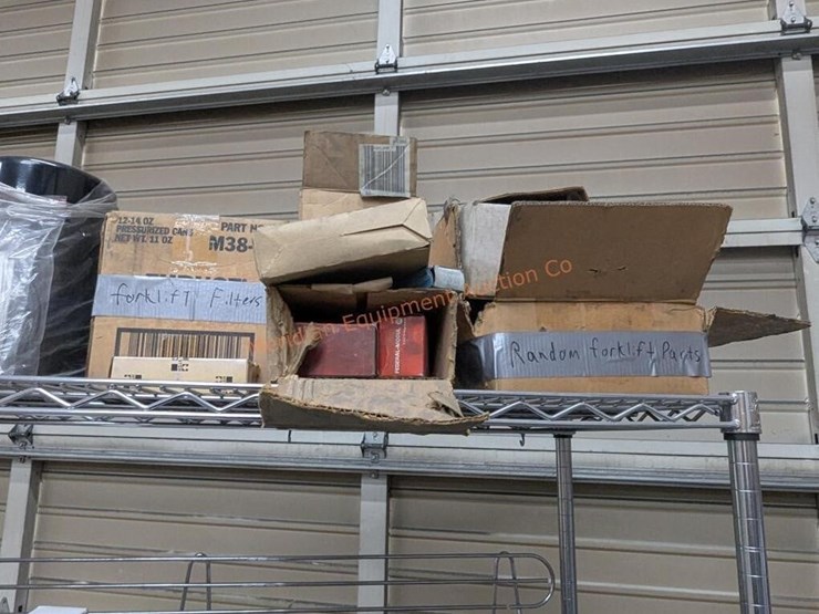 wire-rolling-rack-w/-assorted-shop-supplies-image-9