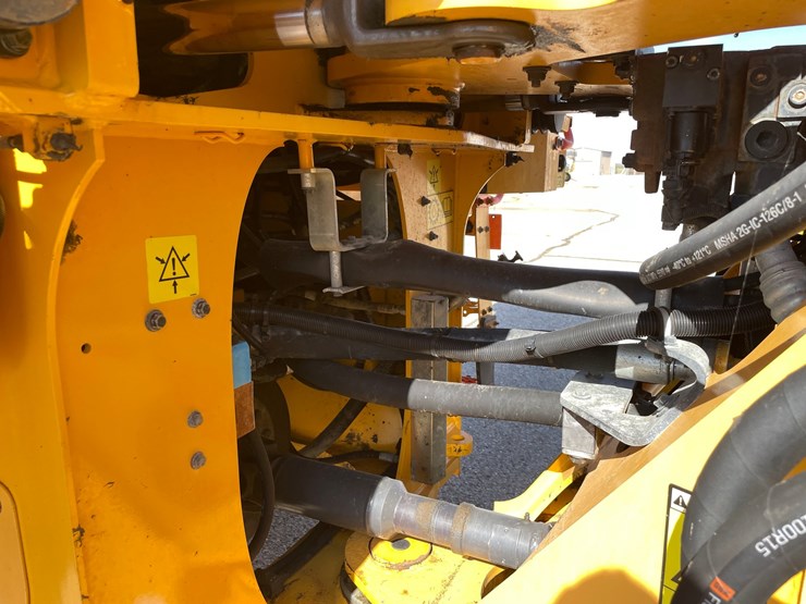 #1500-•-2017-volvo-l110h-wheel-loader-with-bucket-image-22
