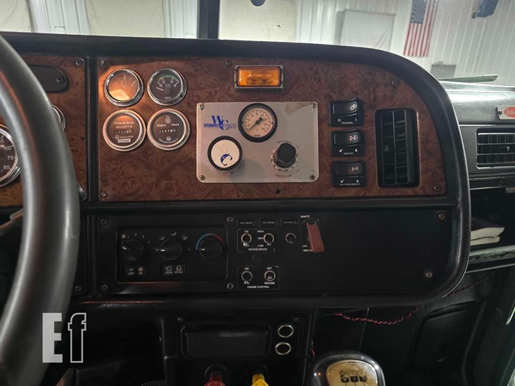 2005-peterbilt-357-image-15
