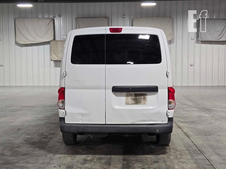 2014-nissan-nv200-image-8