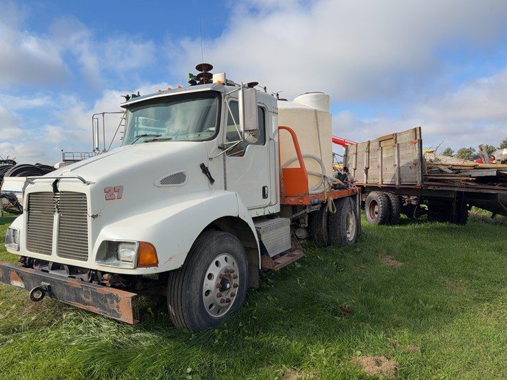 2004-kenworth-t300-image-14
