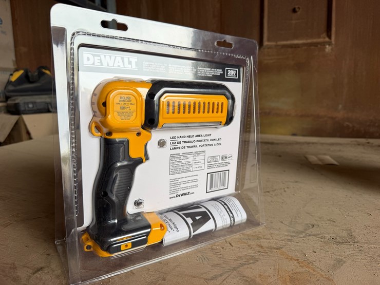#2006-•-dewalt-led-hand-held-area-light-image-2