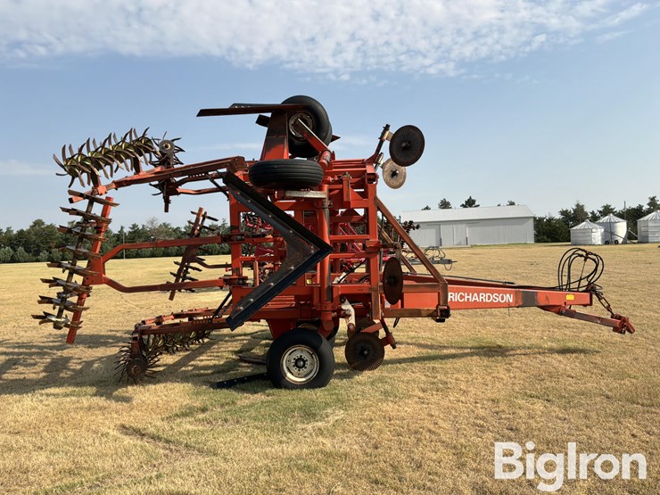 richardson-ae-4-30-4-6x5-sweep-plow-w/sunflower-pickers-image-4