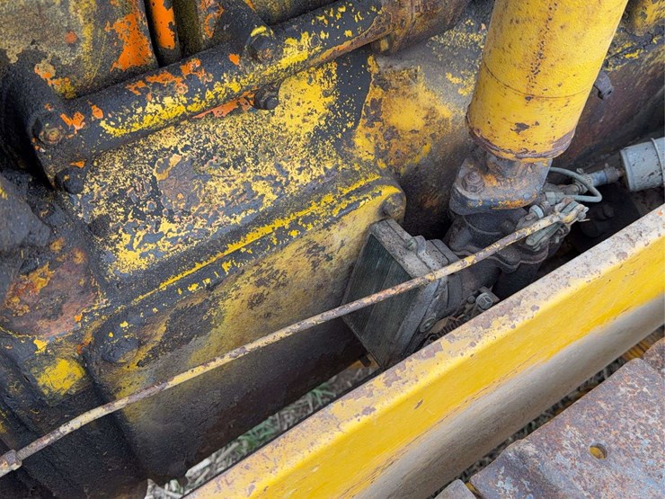 caterpillar-twenty-eight-image-45