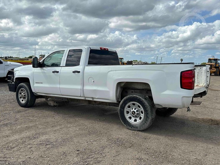 2015-chevrolet-silverado-2500hd-image-4