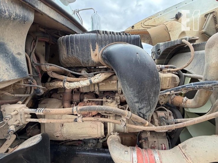 2013-freightliner-122sd-image-28
