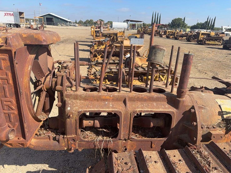caterpillar-thirty-image-12