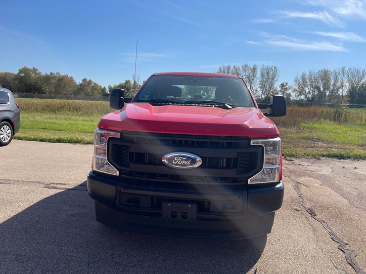 #1524-•-2021-ford-f-250-xl-pickup-truck-(has-wi-title)-image-2