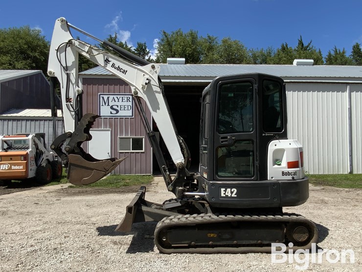 2011-bobcat-e42-mini-excavator-image-8