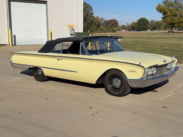 1960-ford-sunliner-image-1