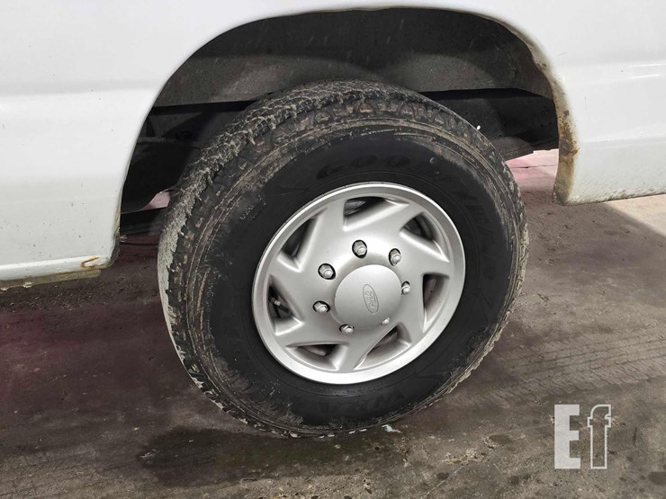 2013-ford-econoline-350-image-19
