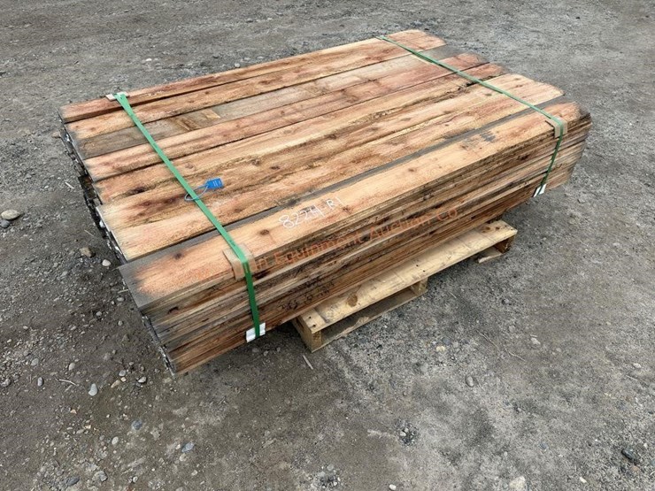 ~147--dog-ear-cedar-fencing-pieces-image-1