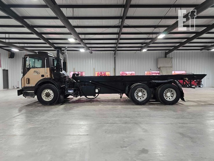 2002-mack-mr600-image-5