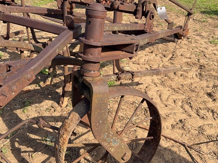 cletrac-front-mount-cutlivator-image-19
